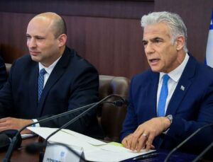 2021’de Netanyahu’yu koltuğundan eden Bennett ve Lapid yeniden seçim koalisyonu kurdu