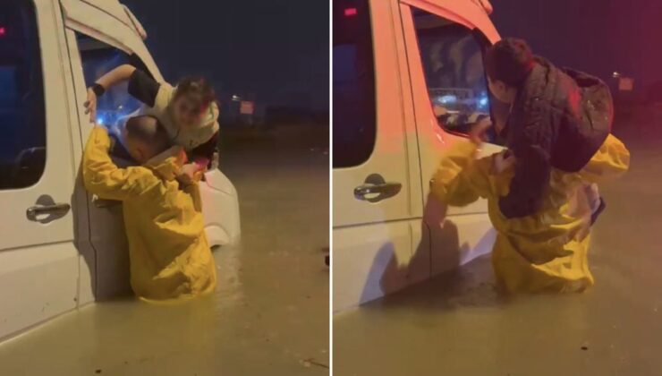 Adana sular altında kaldı! Minibüste mahsur kalan çocuklar böyle kurtarıldı