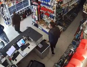 Antalya açıklarındaki 4.7 büyüklüğündeki deprem anı kamerada