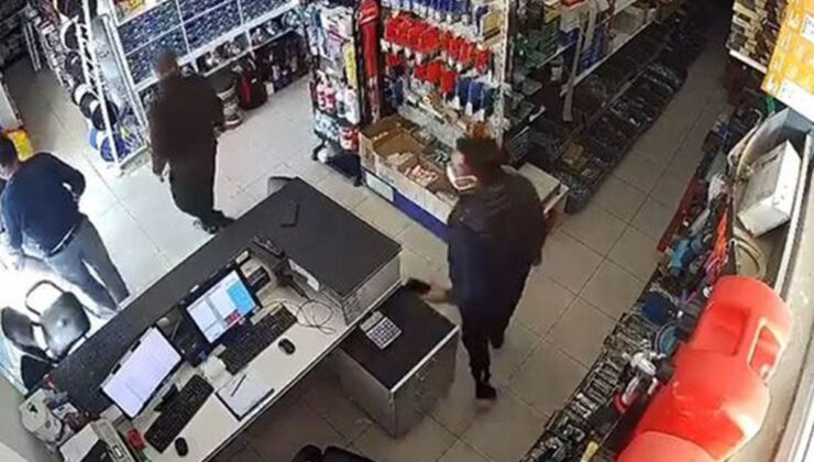 Antalya açıklarındaki 4.7 büyüklüğündeki deprem anı kamerada