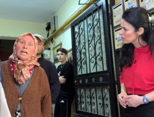 Apartmanı illallah ettiren komşu! Evden tam 3 kamyon çöp çıktı