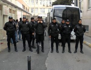 Ataşehir Belediyesine yönelik operasyonda gözaltına alınan 20 şüpheli adliyede