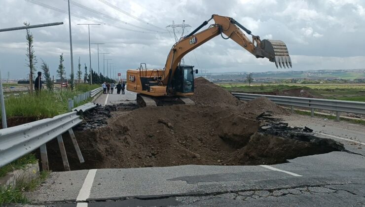 Batman’da yoğun yağış nedeniyle yol çöktü