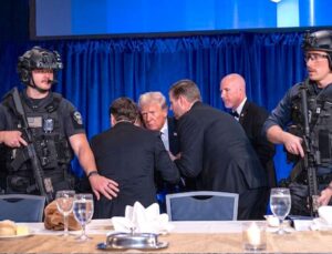 Beyaz Saray, Trump’a yönelik silahlı saldırı girişimi konusunda Demokratları suçladı