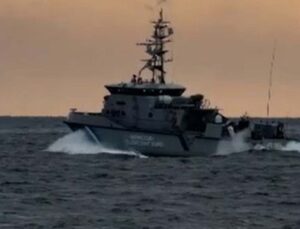 Ege’de hareketli anlar: Türk Sahil Güvenliği kovaladı, Yunan botu kaçtı