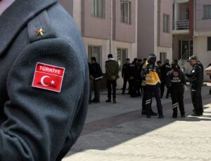 Genç teğmen evinde ölü bulundu