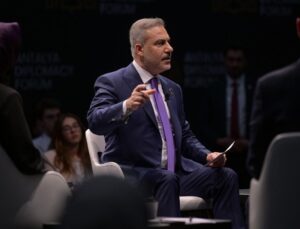 Gençlerden Hakan Fidan’ı terleten soru: Buna cevap veremeyeceğim!