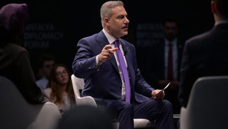 Gençlerden Hakan Fidan’ı terleten soru: Buna cevap veremeyeceğim!