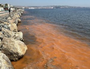 Görüntü Marmara’dan! Deniz turuncu renge büründü