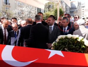 Hüsamettin Cindoruk’un cenazesinde soğuk rüzgarlar! Bakışlara dikkat