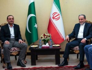 İran Dışişleri Bakanı Erakçi ile Pakistan Genelkurmay Başkanı Munir, Tahran’da görüştü