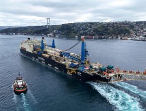 İstanbul Boğazı’nda gemi trafiği çift yönlü askıya alındı