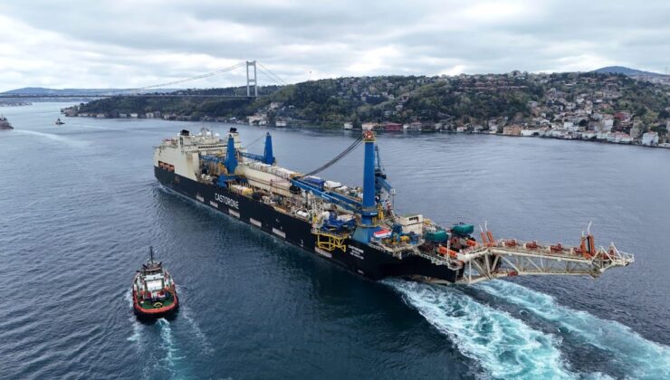 İstanbul Boğazı’nda gemi trafiği çift yönlü askıya alındı