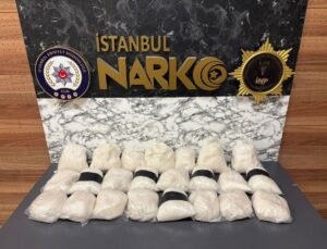 İstanbul’da kargoyla gönderilen buzdolabına gizlenmiş 28 kilo 150 gram uyuşturucu ele geçirildi