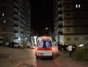 İzmir’de 28 öğrenci, gıda zehirlenmesi şüphesiyle hastaneye kaldırıldı