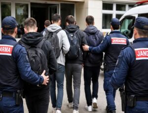 İzmir’de okul saldırısı hazırlığı iddiası: 8 öğrenci gözaltına alındı