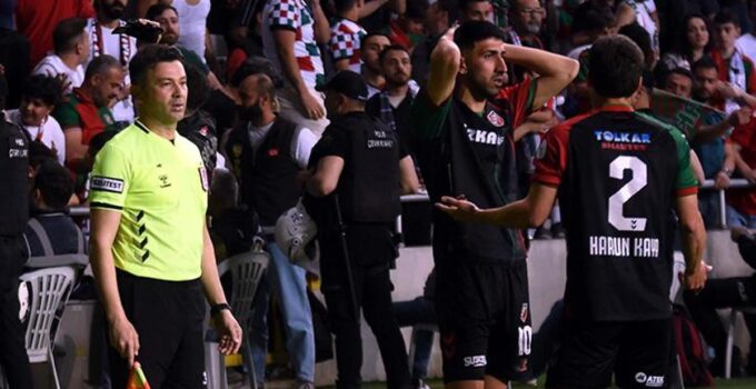 Karşıyaka’da Başkan Aygün Cicibaş’tan özür ve devam sinyali