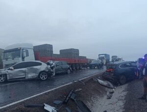 Kontrolden çıkan yolcu otobüsü 10 araca çarparak durabildi