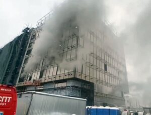 Moskova’da inşa halindeki binada çıkan yangında 8 kişi öldü