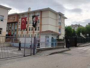 Öğrencinin silah getirdiği okulda "şeffaf poşet" önlemi