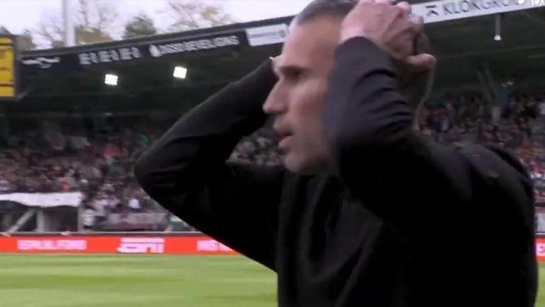 Robin van Persie çılgına döndü Türk asıllı hakeme sert tepki: İnanılmaz
