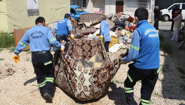 Sahiplerinin yaşamını yitirdiği evden 1 kamyon çöp çıkarıldı