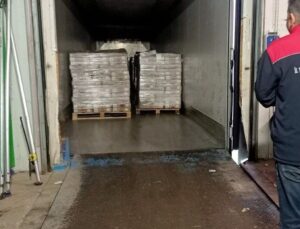 Sakarya’da 32 ton son tüketim tarihi geçmiş tavuk eti ele geçirildi