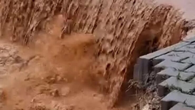 Siirt’te sağanak; Yollar çöktü, ev ve iş yerlerini su bastı