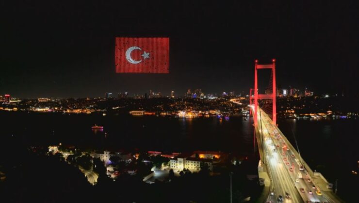 15 Temmuz’un 10. Yılında Şehitler Köprüsü’nde Dron Gösterisi