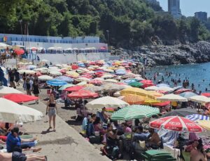 180 metrelik Kapuz Plajı hafta sonu dolup taştı
