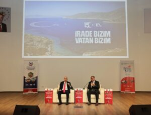 Afyonkarahisar’da “Milletin Zaferinin 10. Yılında Tam Bağımsız Türkiye” konferansı düzenlendi
