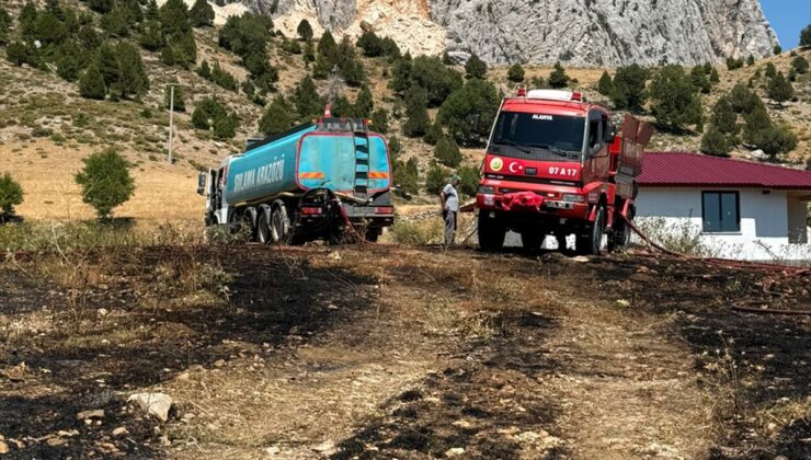 Alanya’da otluk alan yangını söndürüldü