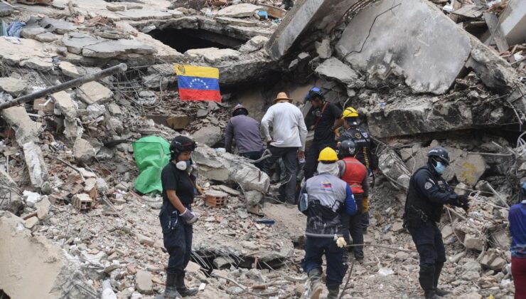 Albüm: Venezuela’daki iki büyük depremde hayatını kaybedenlerin sayısı 5.398’e yükseldi
