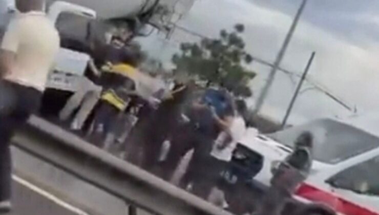 Arnavutköy’de beton mikseri hafif ticari araca çarptı: 2 yaralı