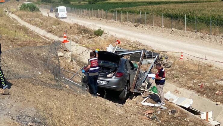 Aydın’da otomobil bekçi kulübesine çarptı, 1 kişi öldü, 1 kişi yaralandı
