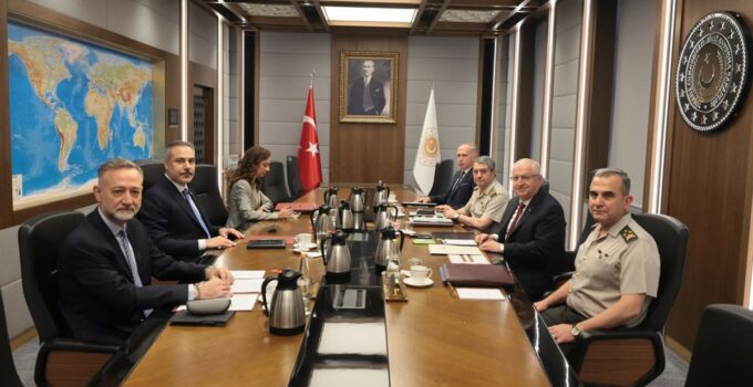 Bakan Güler ve Fidan, MSB’de bir araya geldi