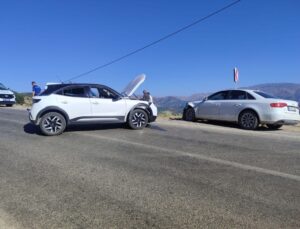 Bitlis’te otomobil ile SUV çarpıştı: 3 yaralı