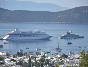 Bodrum’a iki kruvaziyerle 1012 yolcu geldi