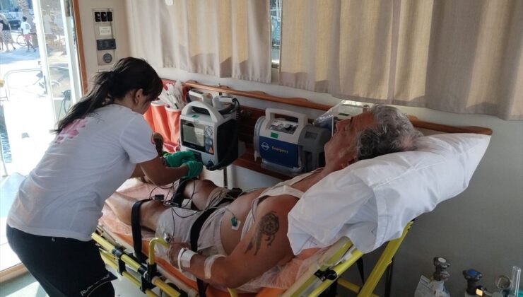 Bodrum’da 1’i yabancı uyruklu 3 kişiye deniz ambulansıyla tıbbi tahliye yapıldı