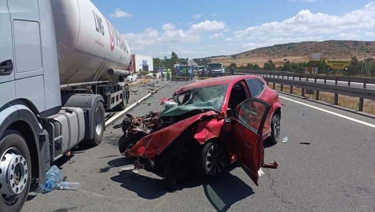 Bolu’da tankere çarpan otomobilin sürücüsü yaralandı