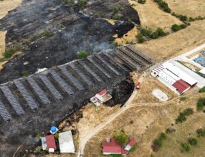 Çorum’da tarım arazisinde çıkan yangın GES panellerinde hasara neden oldu