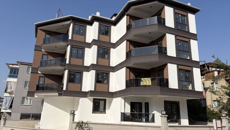 Denizli’de 3. kattan düşen çocuk yaralandı