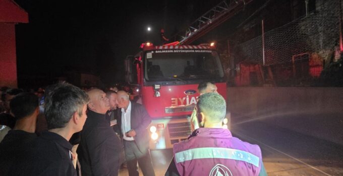 Dursunbey’de yangın: Bir ev kullanılamaz hale geldi