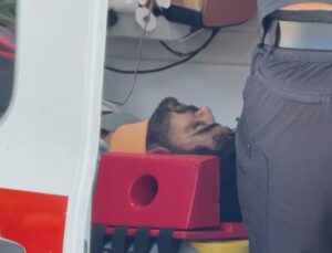 Eyüpsultan’da Hafriyat Kamyonu Devrildi: 2 Yaralı