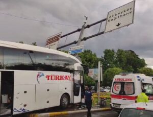Eyüpsultan’da yolcu otobüsü otomobile çarptı; yaralılar var
