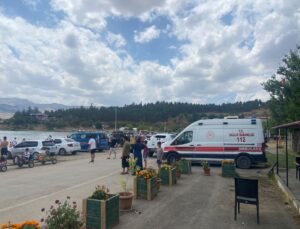 Hazar Gölü’nde batan kayıktaki 7 kişi kurtarıldı