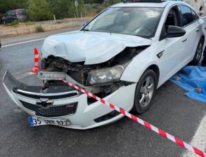 İzmir’de iki otomobilin çarpıştığı kazada 1 kişi öldü, 5 kişi yaralandı