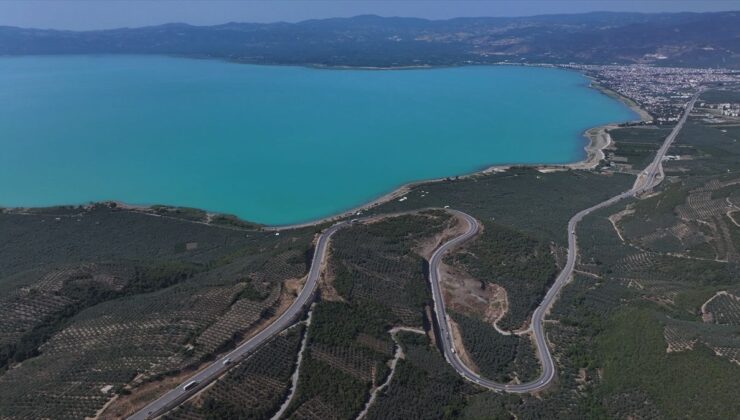 İznik Gölü turkuaz renge büründü