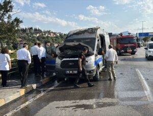 Karabük’te diyaliz hastasını taşıyan hasta nakil aracı yandı
