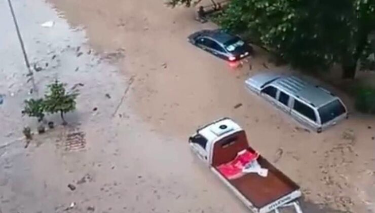 Kastamonu’da Cide’de sağanak; Devrekani Çayı taştı, ev ve iş yerini su bastı